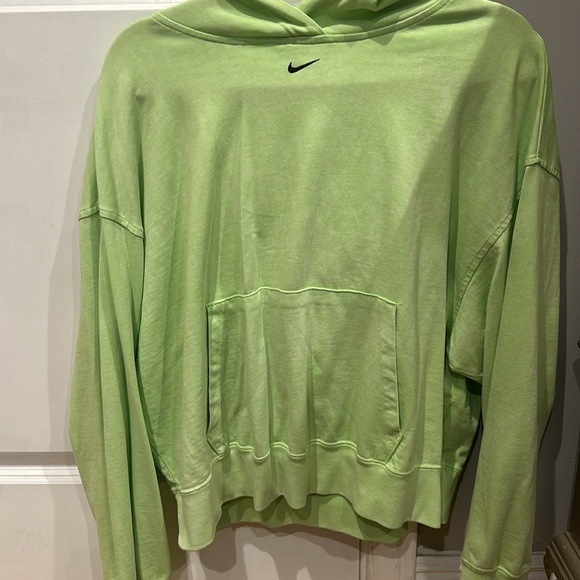 It it a neon green - Picture 2 of 2